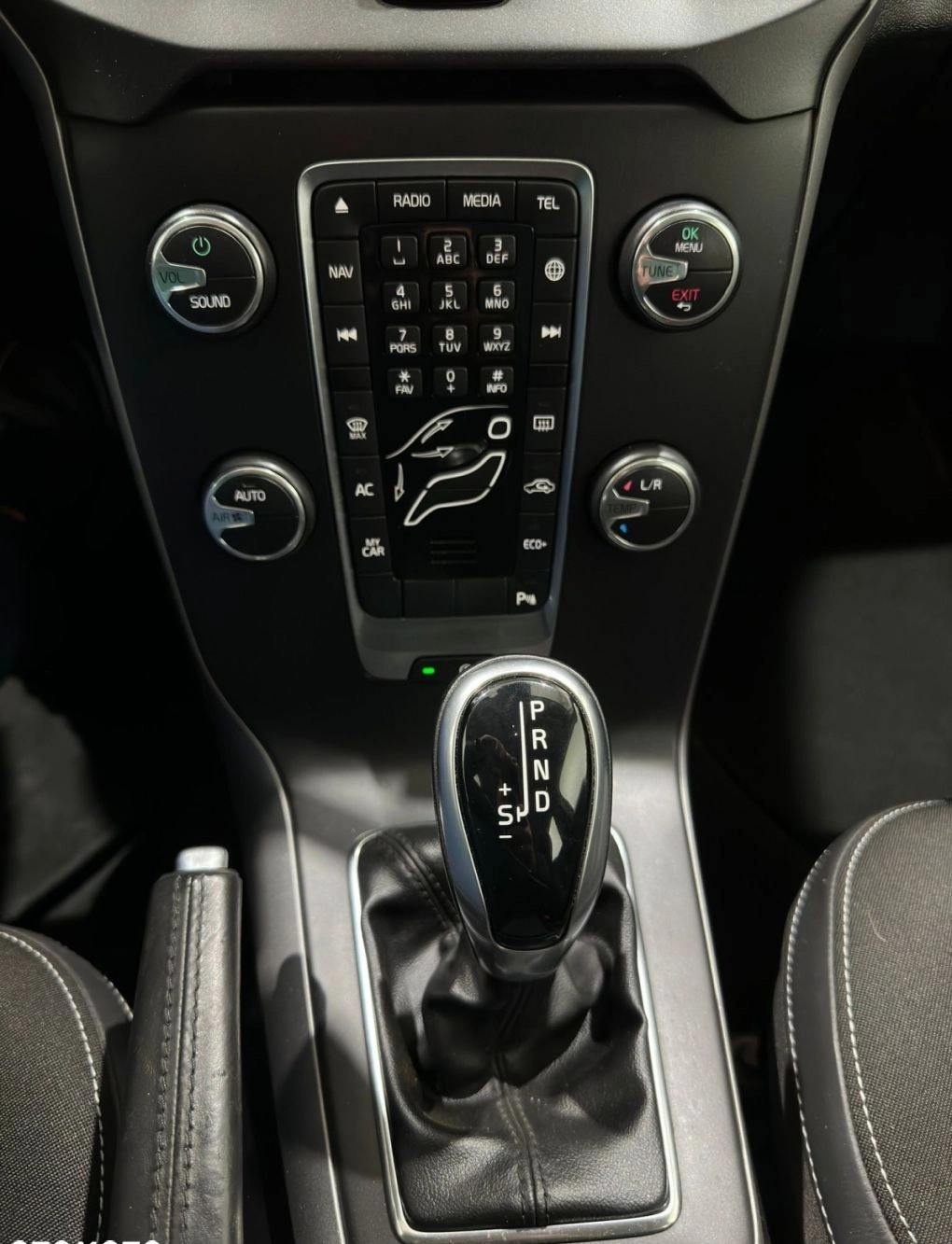 Volvo V40 cena 44900 przebieg: 72588, rok produkcji 2017 z Mrągowo małe 436